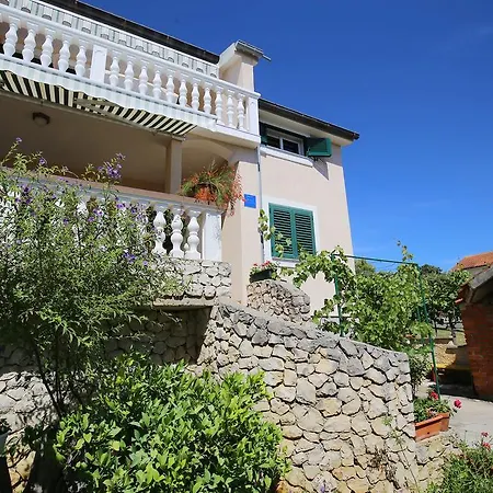 Apartment Violetta *